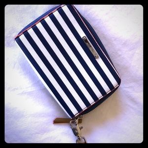 Stella and Dot Chelsea Wallet